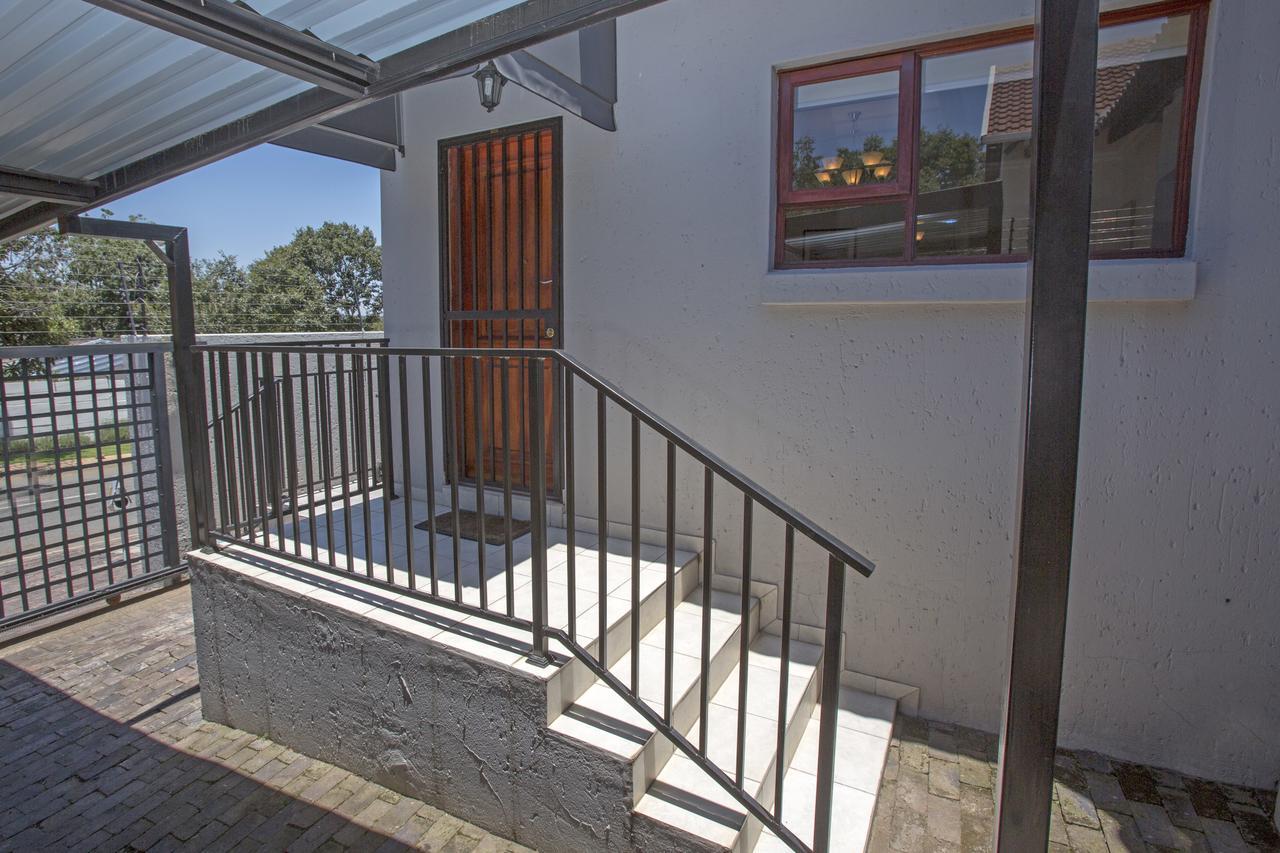Spacious Garden Cottage Johannesburg Esterno foto